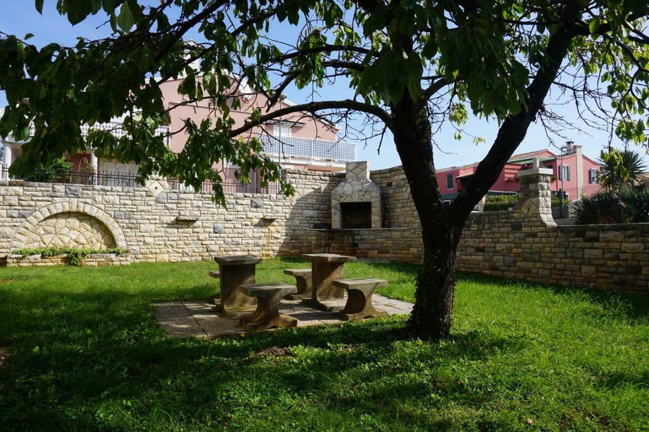 Mariella Hotel Basanija Exterior photo