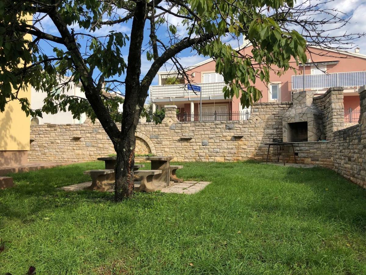 Mariella Hotel Basanija Exterior photo